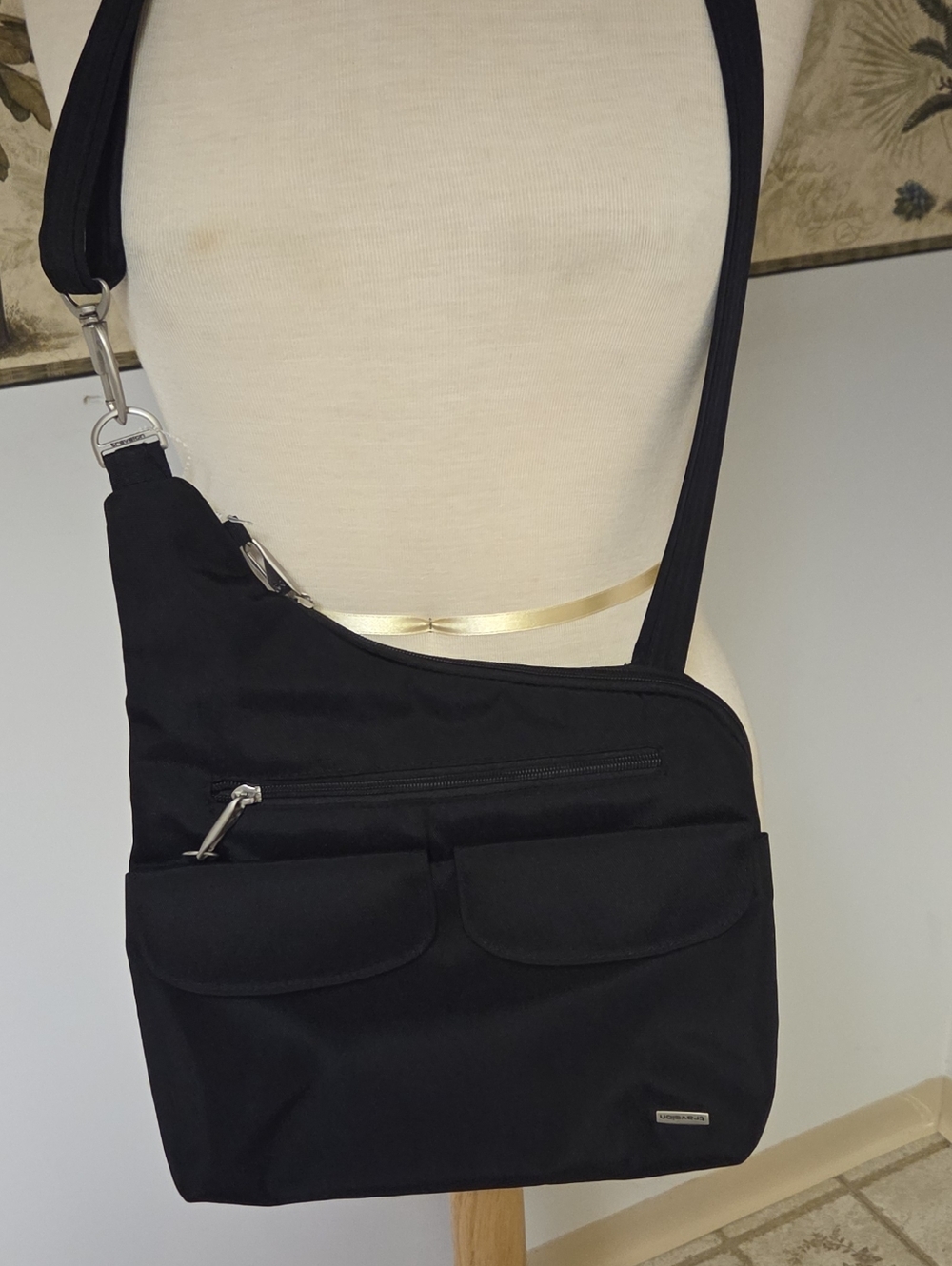 Travelon Anti-theft Black Crossbody Shoulder Bag -NWOT
